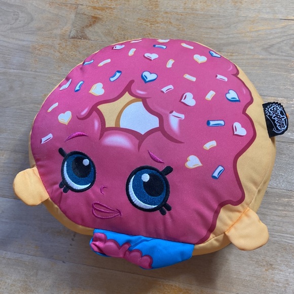🌺 SHOPKINS Color n' Go D'lish Donut
Colouring Pillow - Picture 3 of 7